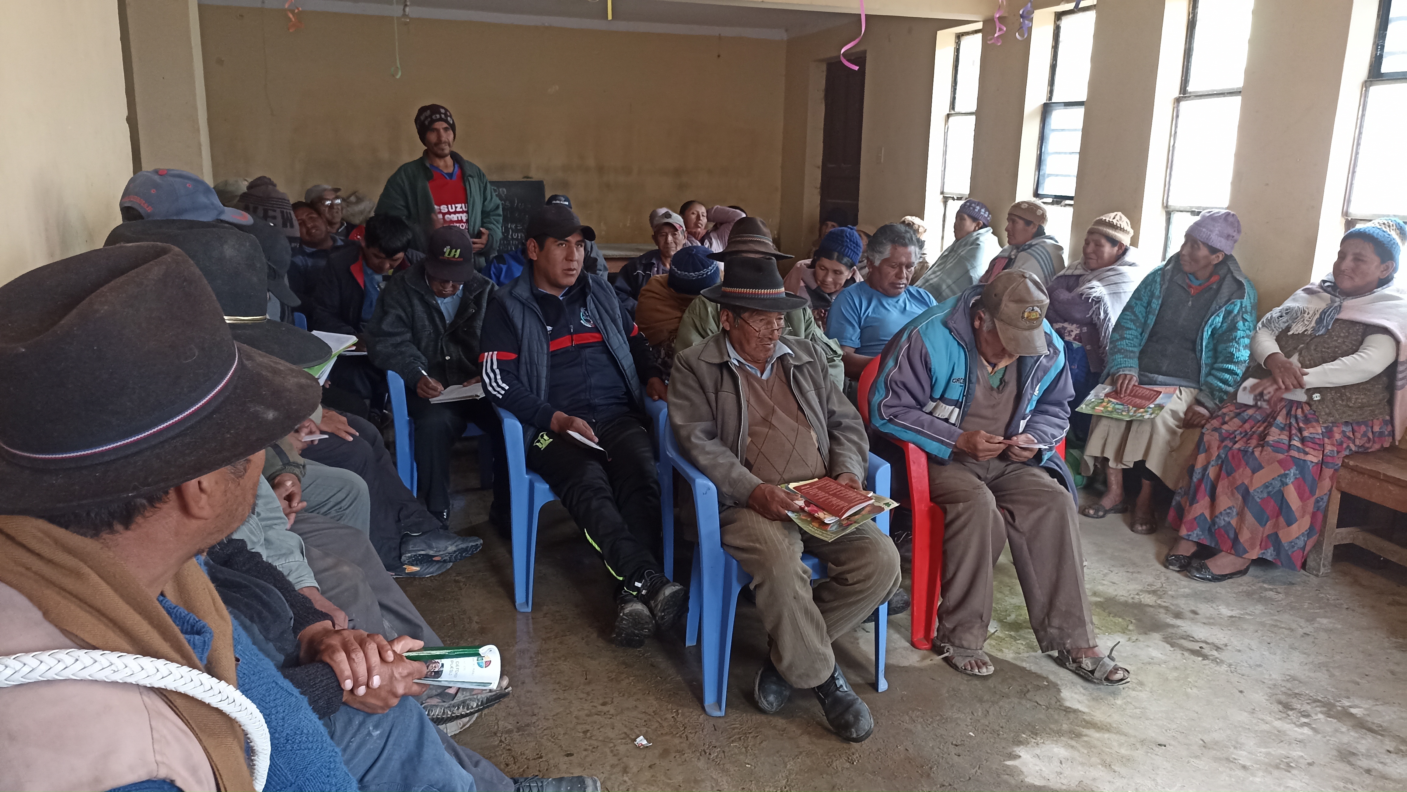 AUTORIDADES ORIGINARIAS Y POBLADORES DE LAS COMUNIDADES CAMILLAYA Y CALAZAYA DEL MUNICIPIO DE QUIME INTERCAMBIARON CRITERIOS Y EXPERIENCIAS SOBRE PREVENCIÓN DE LA VIOLENCIA EN TALLERES ORGANIZADOS POR LA DEFENSORÍA DEL PUEBLO