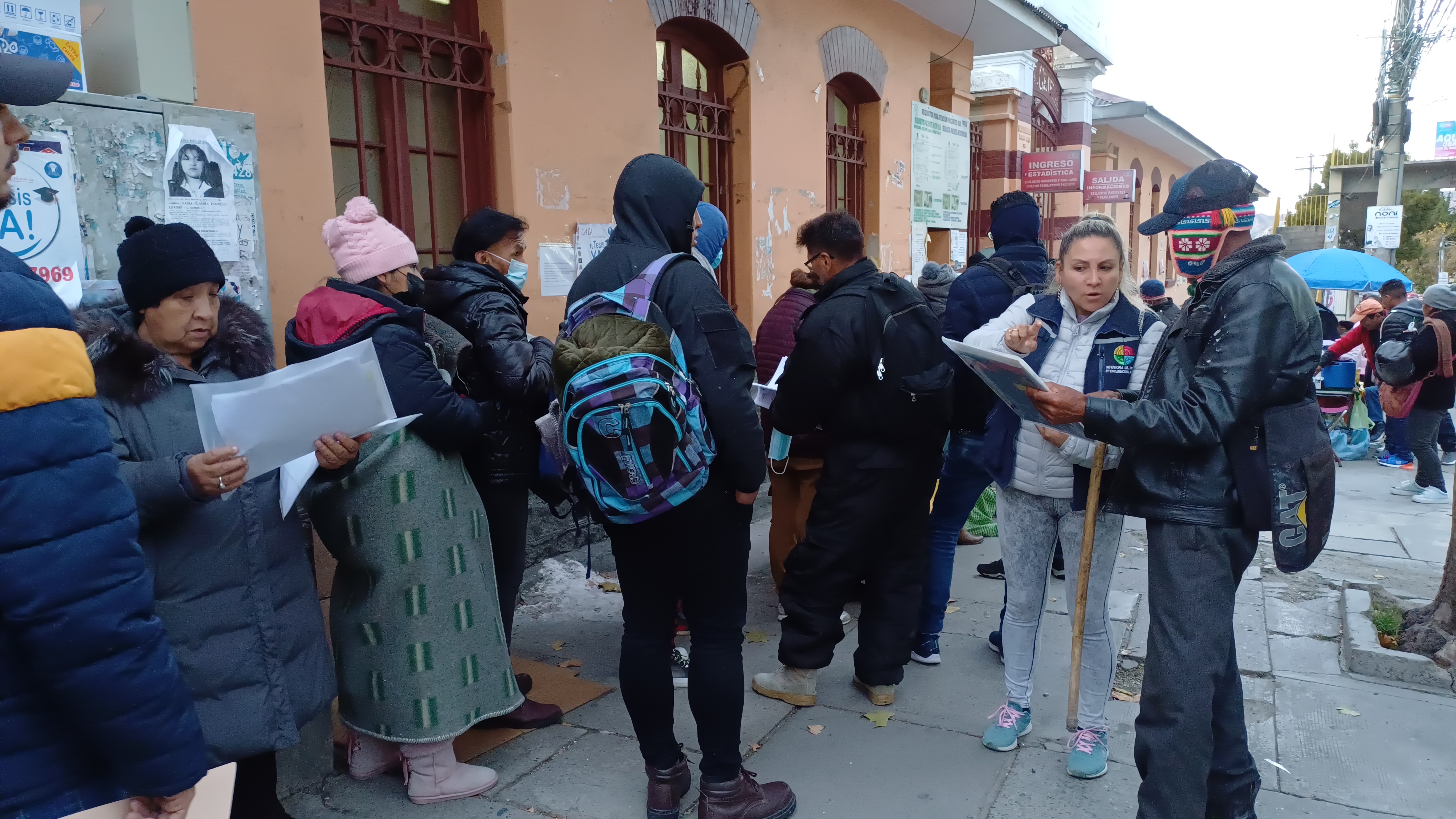 Defensoría del Pueblo coordinó las medidas adoptadas en la distribución de fichas para la atención oportuna a los pacientes del Hospital de Clínicas