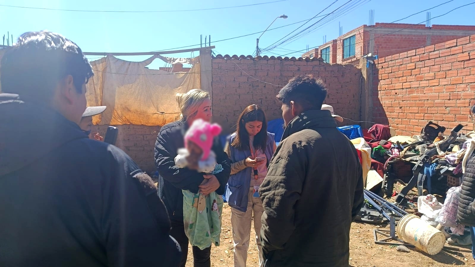 DEFENSORÍA DEL PUEBLO PROMUEVE RESPUESTA INTERINSTITUCIONAL PARA PROTEGER A FAMILIA AFECTADA POR INCENDIO EN EL ALTO