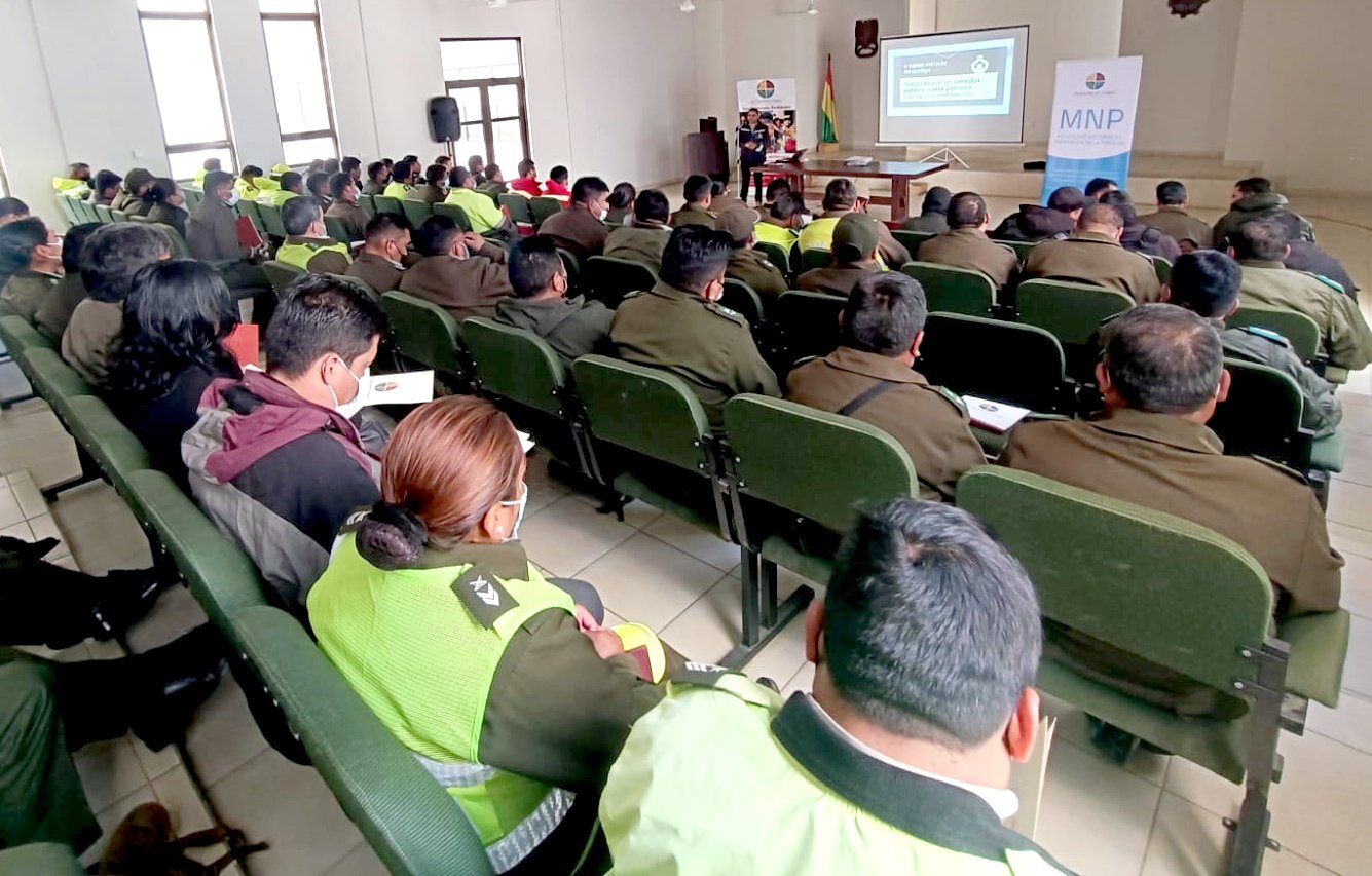 DEFENSORÍA DEL PUEBLO CAPACITA A SERVIDORES POLICIALES DEL COMANDO DEPARTAMENTAL DE TARIJA EN PREVENCIÓN DE LA TORTURA Y GESTIÓN PACÍFICA DE LA CONFLICTIVIDAD