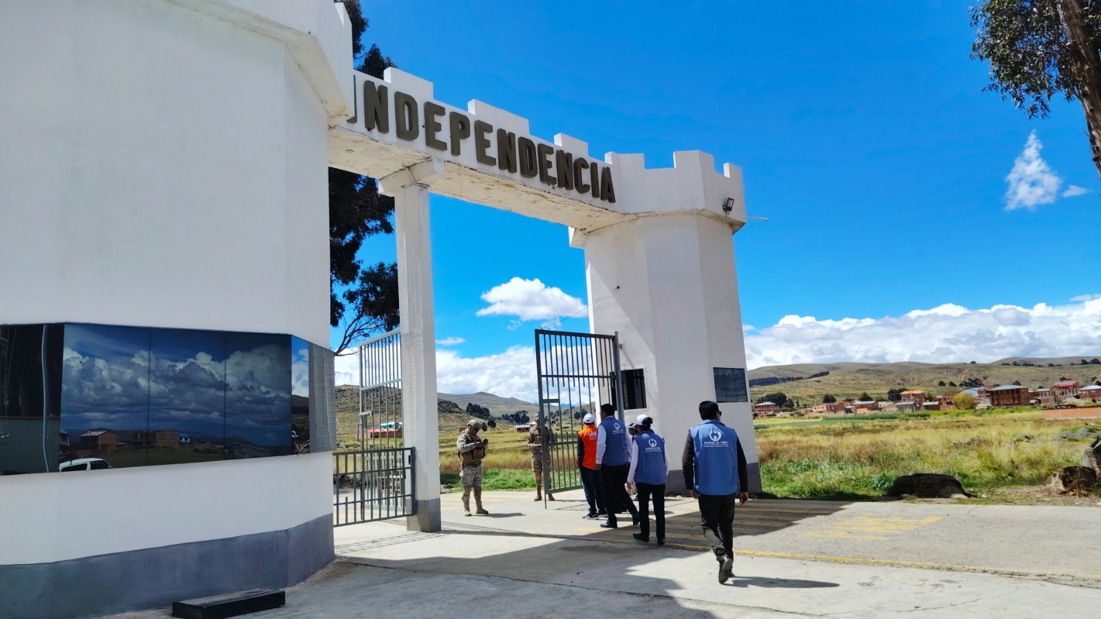 DEFENSOR DEL PUEBLO VERIFICA CONDICIONES DE APREHENSIÓN POR PRESUNTO ROBO DE ARMAMENTO EN UNA UNIDAD MILITAR DE CHUA COCANI