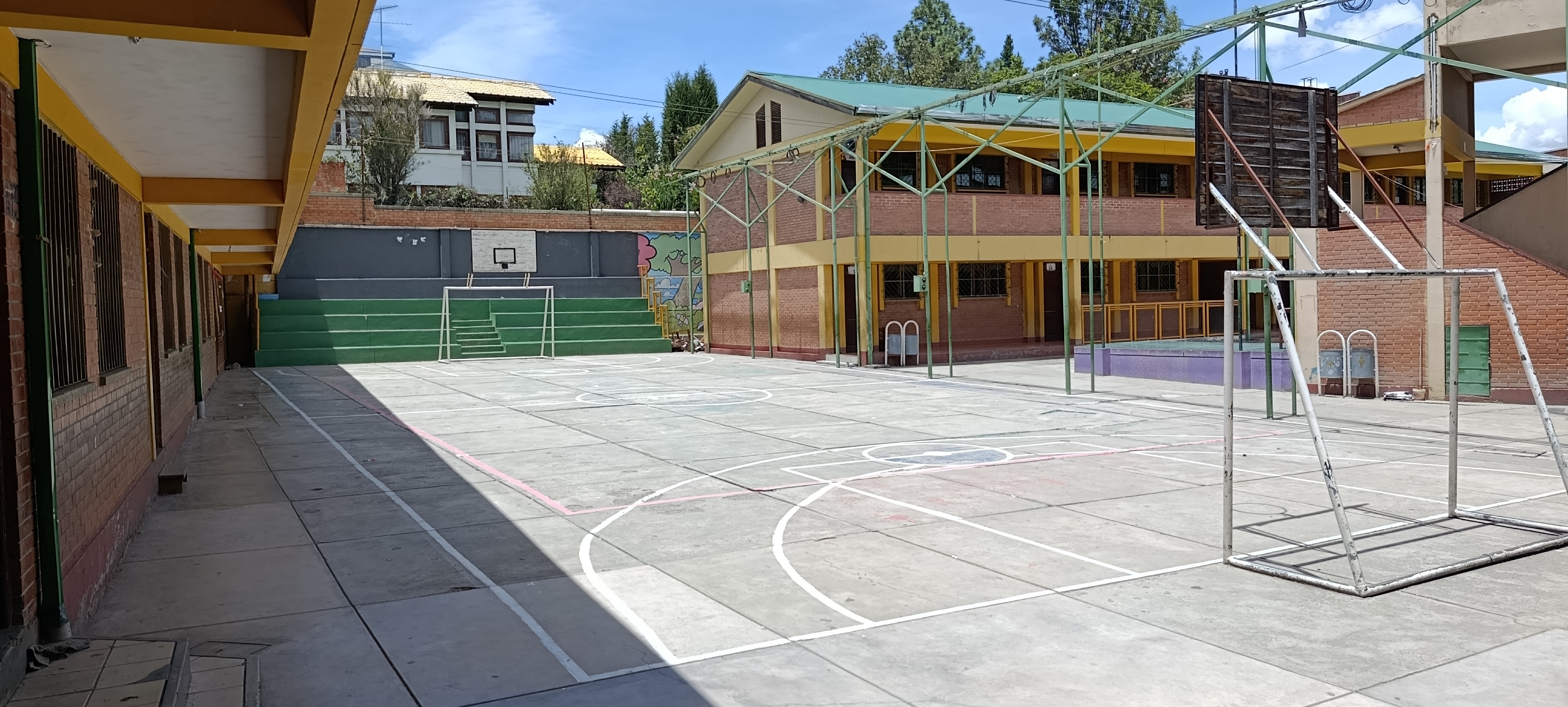 DEFENSORÍA DEL PUEBLO PROMUEVE DIÁLOGO ENTRE AUTORIDADES Y PADRES DE FAMILIA PARA MEJORAR INFRAESTRUCTURA EN LA U.E. WALTER STRUB EN LA PAZ