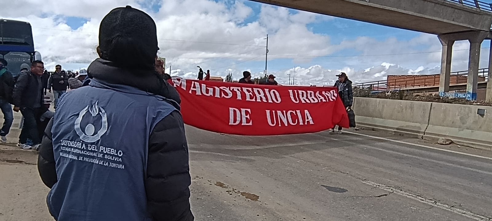 DESDE CALAMARCA, LA DEFENSORÍA DEL PUEBLO MONITOREA LA MARCHA CONVOCADA POR LA COB QUE SE DIRIGE A LA PAZ