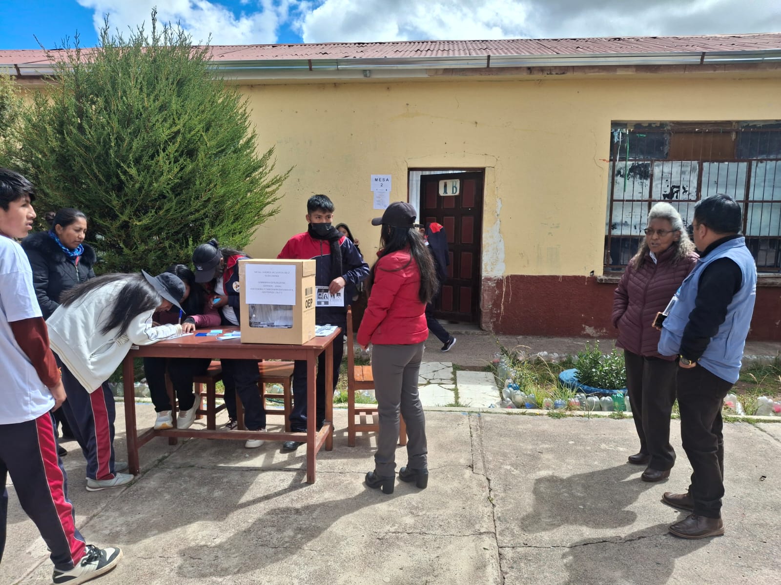 DEFENSOR DEL PUEBLO ACOMPAÑA ELECCIONES DE DEFENSORES ESTUDIANTILES EN GUAQUI Y DESTACA PARTICIPACIÓN DEMOCRÁTICA