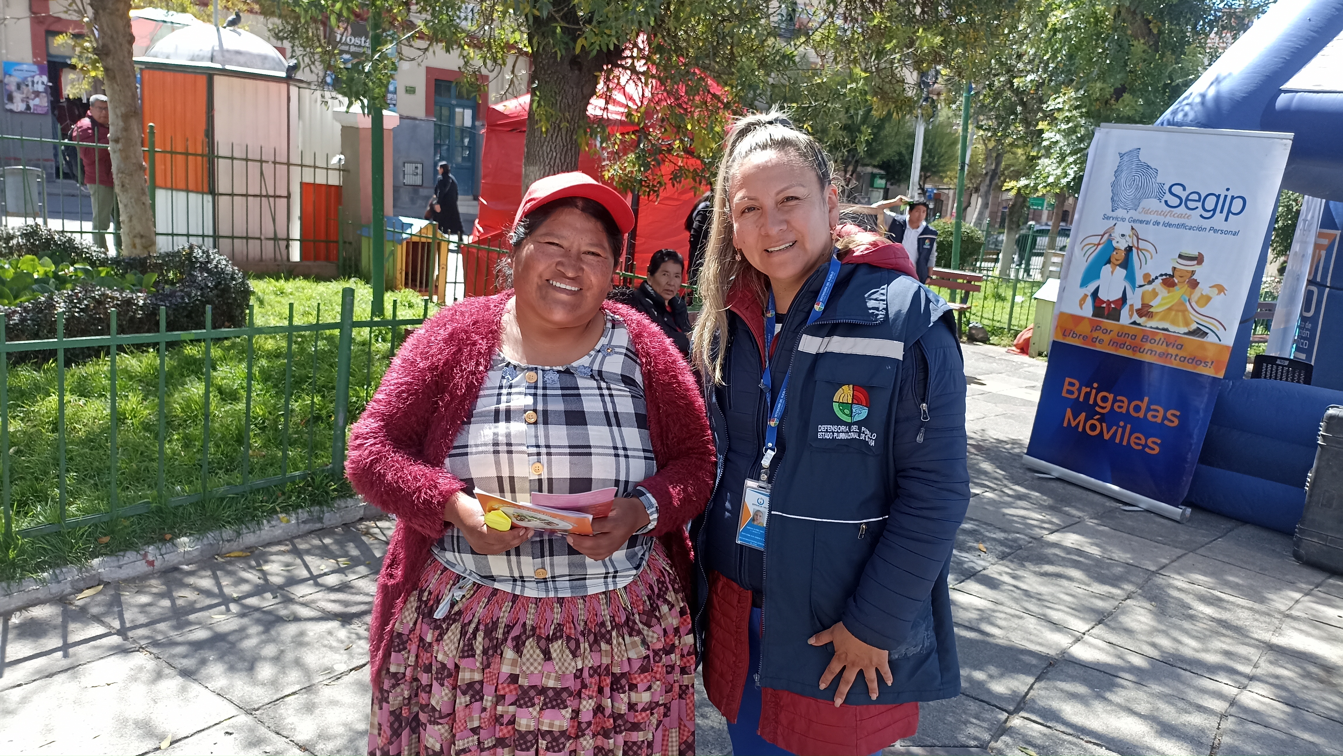 LA PAZ: DEFENSORÍA DEL PUEBLO ORIENTA SOBRE DERECHOS HUMANOS Y BRINDA ATENCIÓN EN LA FERIA “PREVENCIÓN EN ACCIÓN: SALUD PARA LAS MUJERES"