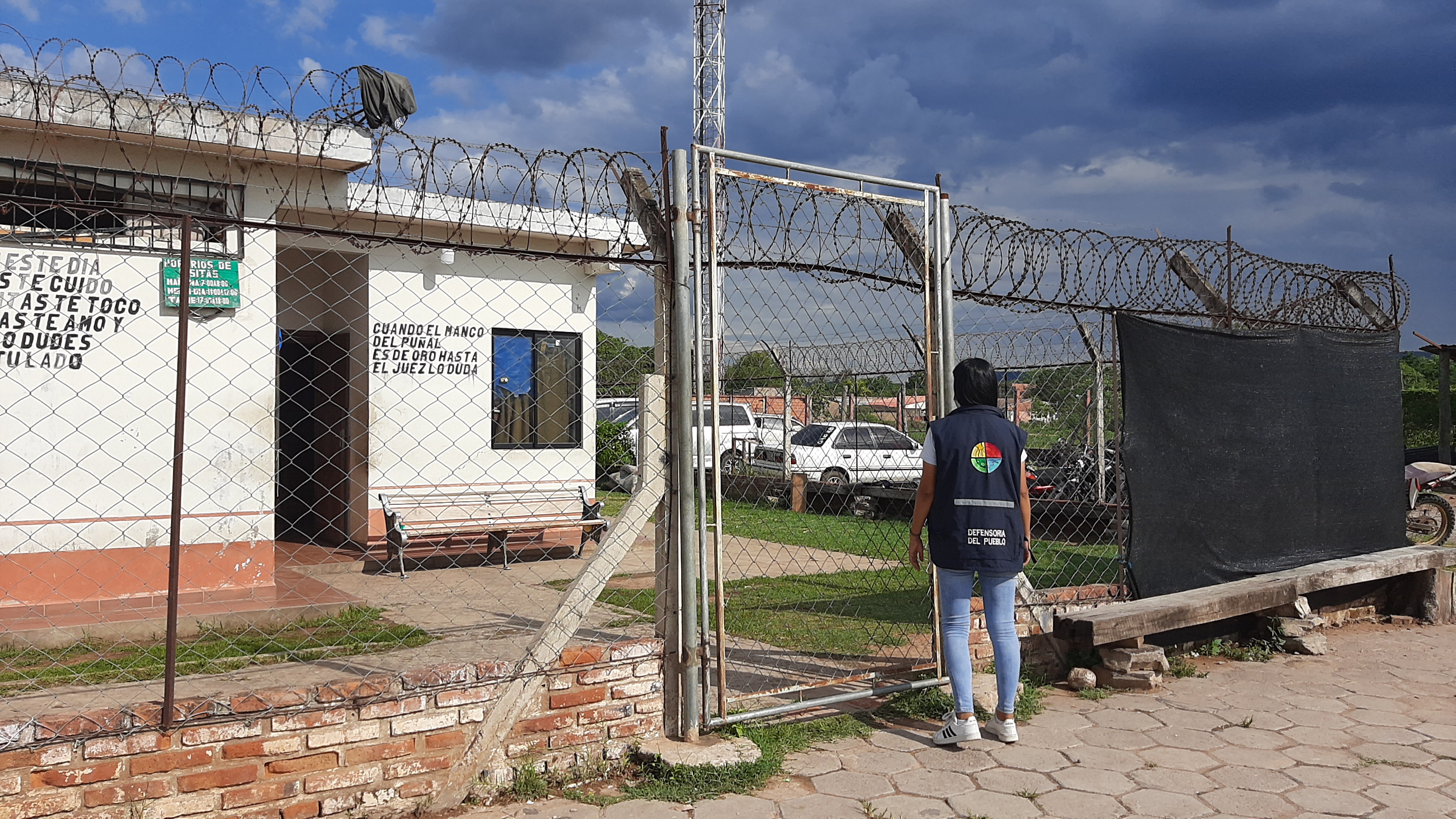 LA DEFENSORIA DEL PUEBLO CONSTATÓ EXCESIVA HUMEDAD Y HACIMIENTO EN LAS CELDAS DE LA ESTACION POLICIAL INTEGRAL EN SAN JOSÉ DE CHIQUITOS