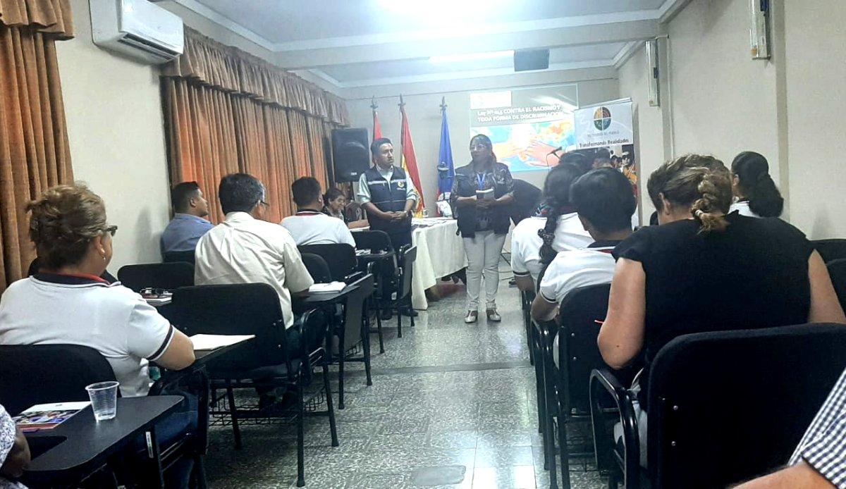 DEFENSORÍA DEL PUEBLO CAPACITÓ A UN CENTENAR DE DOCENTES DE POSTGRADO DE LA UNIVERSIDAD SARACHO DE TARIJA EN DERECHOS HUMANOS Y PREVENCIÓN DE VIOLENCIA DE GÉNERO