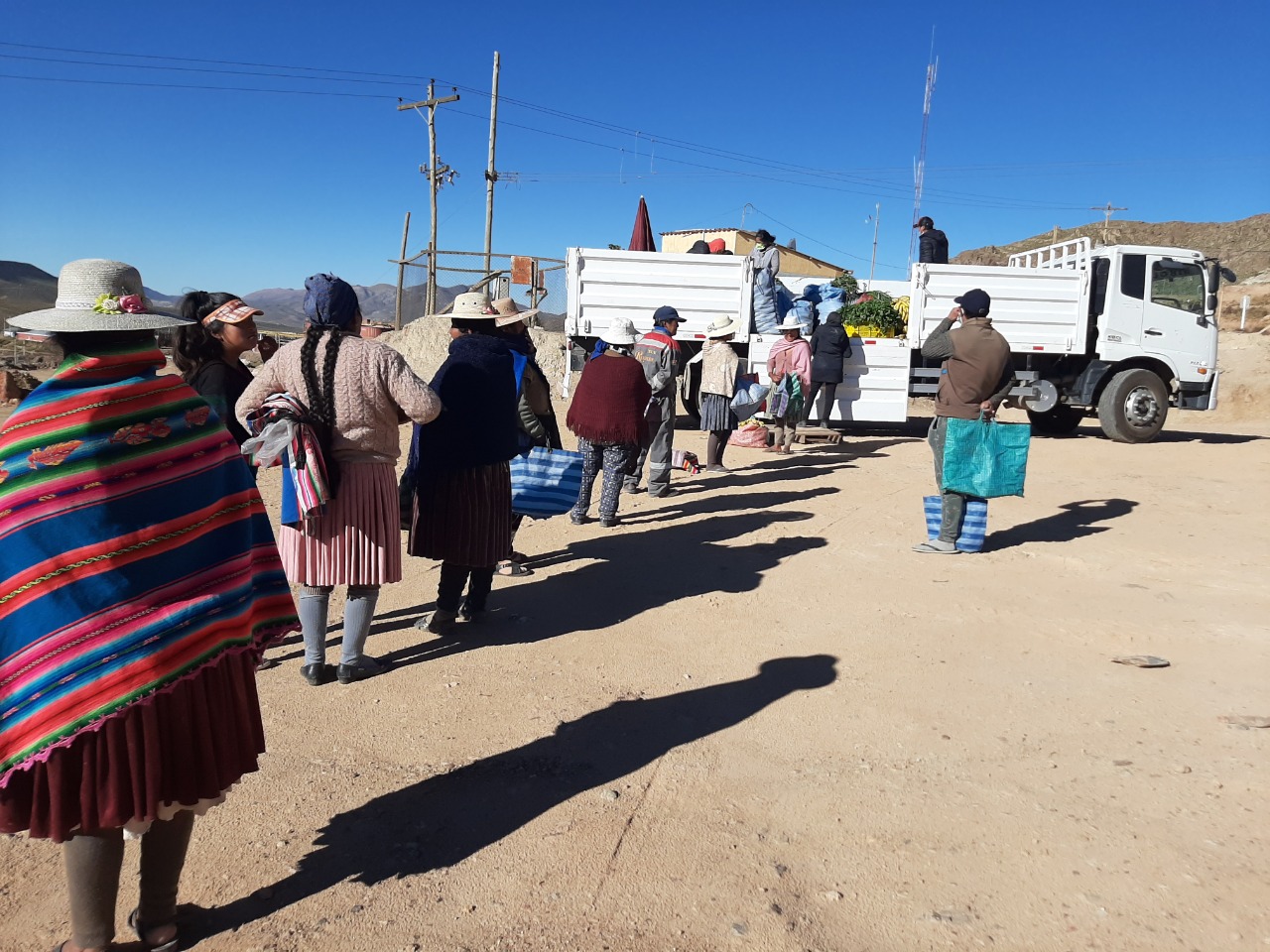 DEFENSORÍA DEL PUEBLO GESTIONA Y POSIBILITA MERCADO MÓVIL PARA MUJERES GUARDAS DEL CERRO RICO