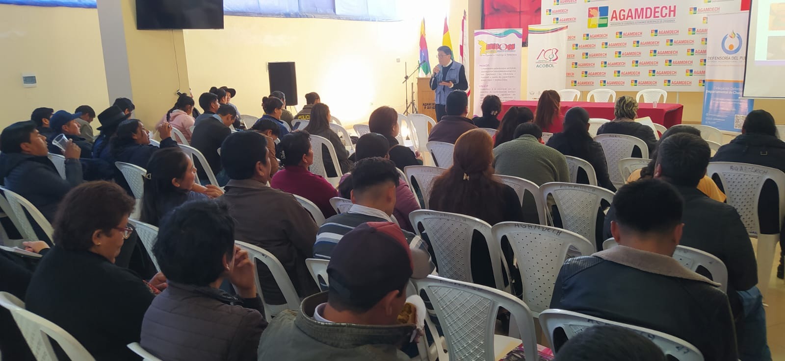 Defensoría del Pueblo y autoridades municipales de Chuquisaca fortalecen defensa de los derechos políticos de las mujeres