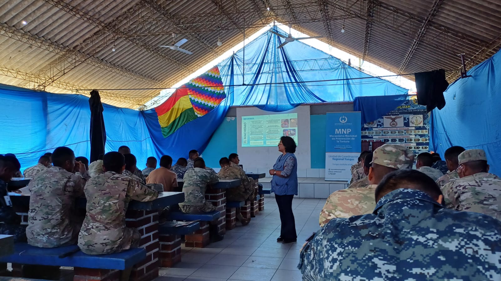 DEFENSORÍA DEL PUEBLO PROMUEVE ENFOQUE DE NUEVAS MASCULINIDADES EN TALLER DIRIGIDO A SOLDADOS DEL GADA 97 DE CARANAVI