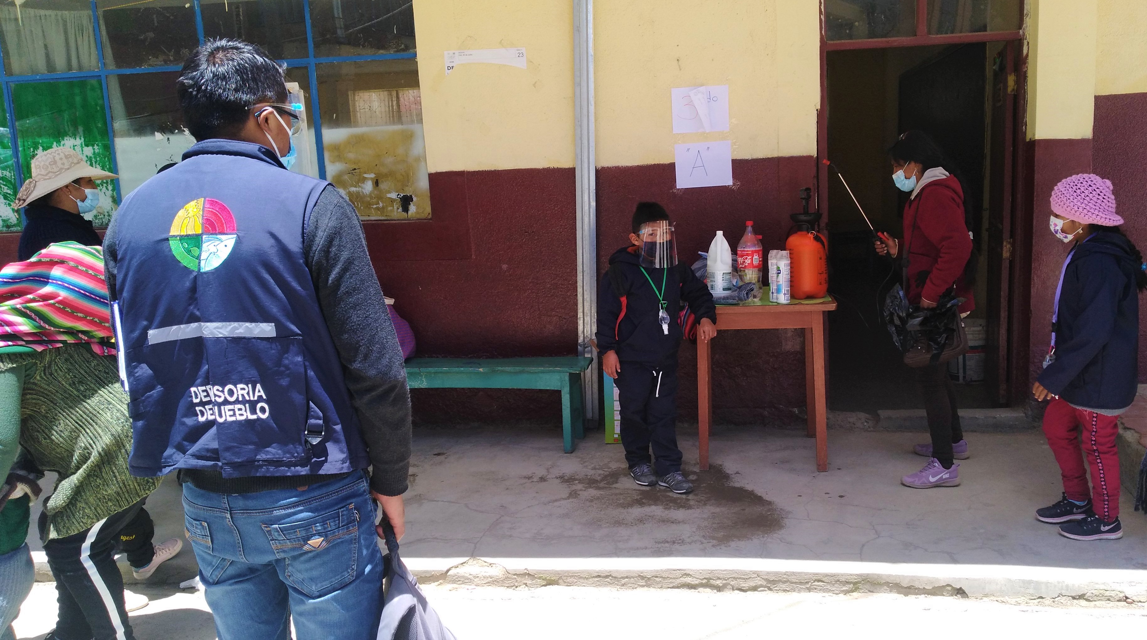 Verificación Defensorial evidencia que alcaldía de El Alto no suministra implementos de bioseguridad a Unidades Educativas