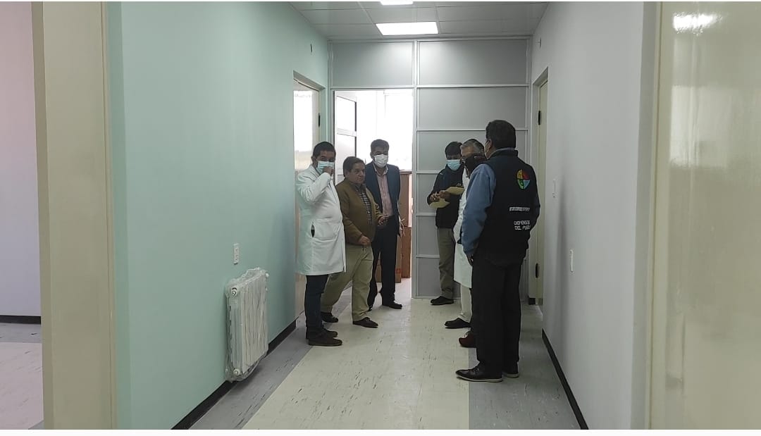 DEFENSORIA DEL PUEBLO Y AUTORIDADES DE LA CNS INSPECCIONAN EL ÁREA DE ONCOLOGÍA DEL HOSPITAL OBRERO DE ORURO