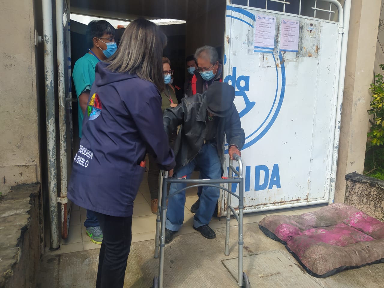 Defensoría del Pueblo y Gobierno Autónomo Municipal de Sucre rescatan a tres adultos mayores de Fundación Pro Vida de la ciudad de Sucre