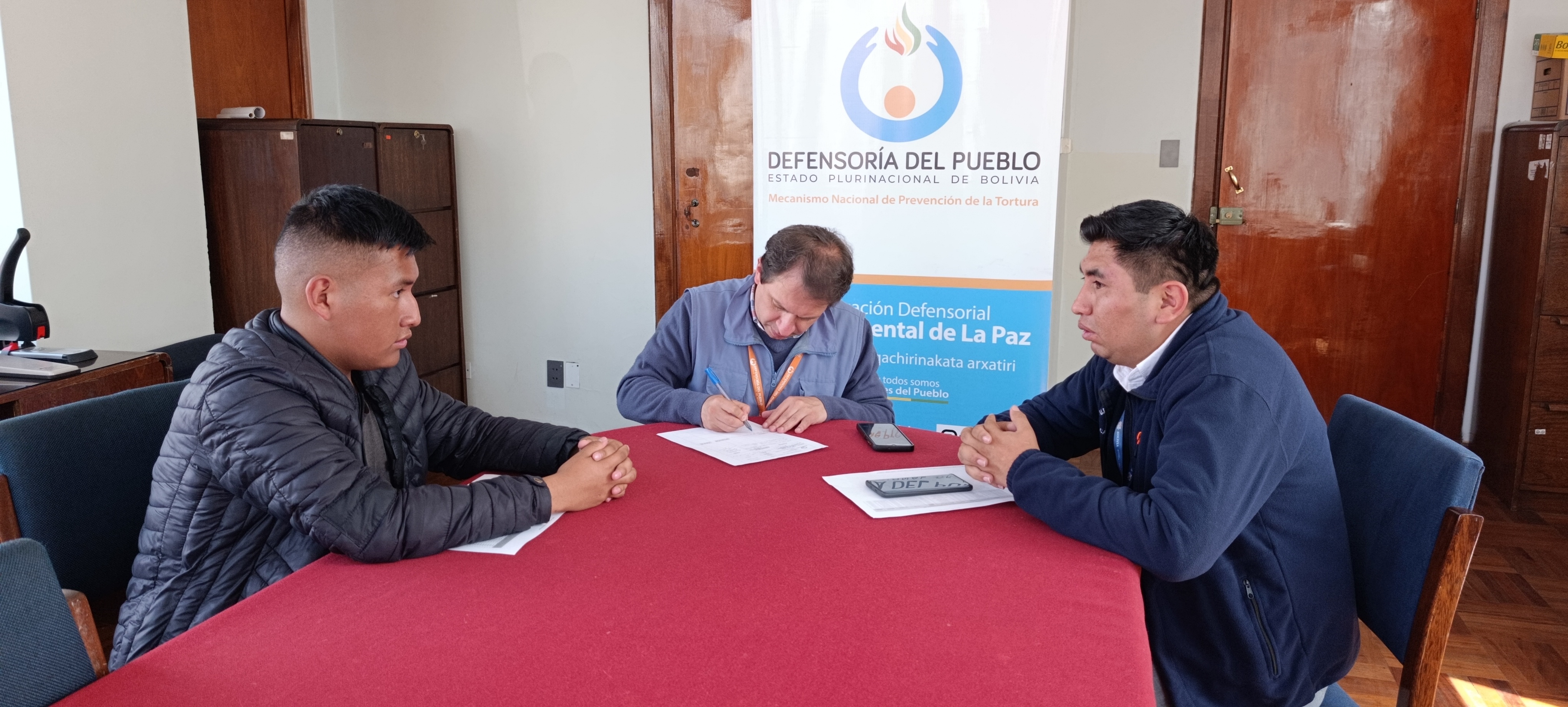 DEFENSORÍA DEL PUEBLO E INSTITUCIONES EDUCATIVAS IMPULSAN LA ELECCIÓN DE DEFENSORAS Y DEFENSORES ESTUDIANTILES EN LA PAZ